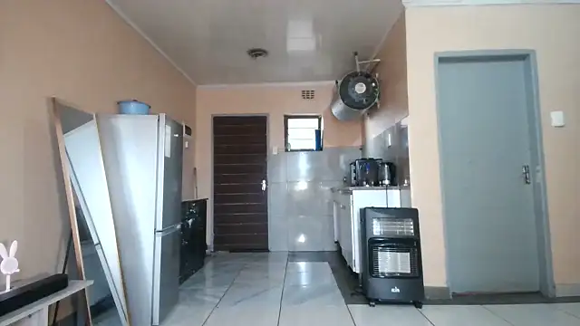 BusybooobsXXX3 online show from October 21, 2025, 4:13 am