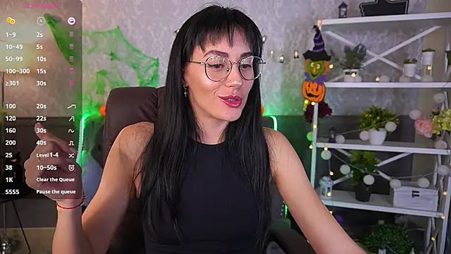 Snapshot of EviLune chatting on October 29, 2025, 9:05 pm EviLune online show from October 29, 2025, 9:05 pm