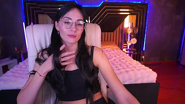 Snapshot of EviLune chatting on November 7, 2025, 9:04 pm EviLune online show from November 7, 2025, 9:04 pm