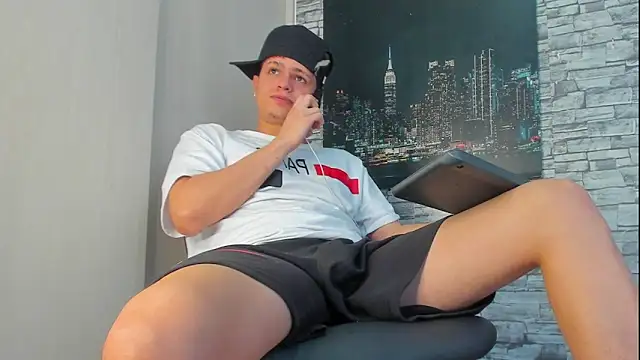 Themasterhades 777 online show from October 23, 2025, 8:29 pm