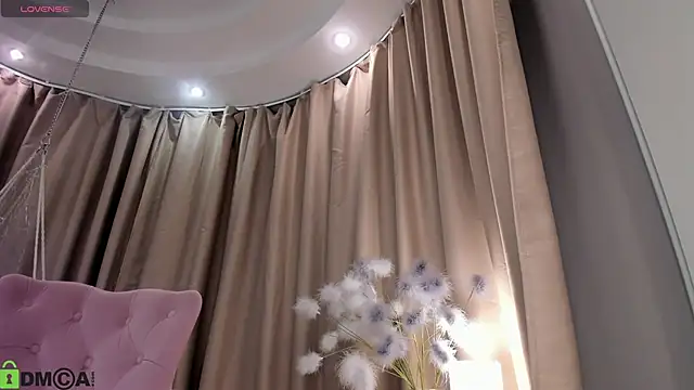 Naomi   Rias online show from October 27, 2025, 11:20 pm