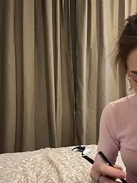 Naomi   Rias online show from November 26, 2025, 2:18 pm