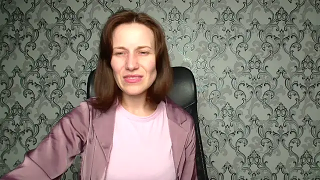 Kelly Kisss online show from December 5, 2025, 1:20 pm