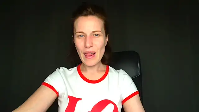 Snapshot of Kelly_Kisss chatting on June 2, 2026, 11:34 am Kelly Kisss online show from June 2, 2026, 11:34 am