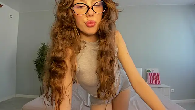 Snapshot of roxxxy_10 chatting on October 22, 2025, 4:24 am roxxxy 10 online show from October 22, 2025, 4:24 am