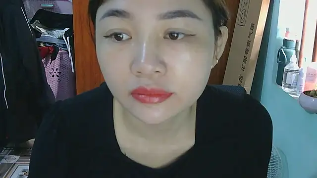 Uhem112 online show from November 23, 2025, 2:55 am