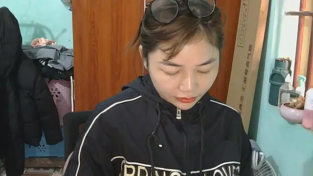 Uhem112 online show from December 17, 2025, 12:49 am