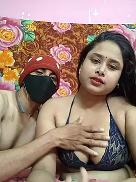 Seducing couple online show from May 8, 2026, 3:45 am