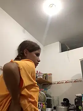 MiiluRosse online show from November 14, 2025, 1:37 am