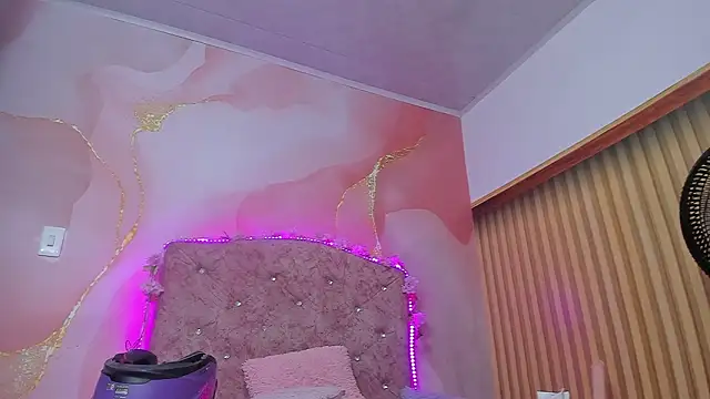 violet taylor  online show from January 14, 2026, 2:17 am