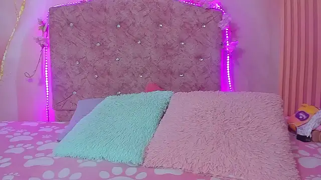 violet taylor  online show from March 14, 2026, 2:17 am