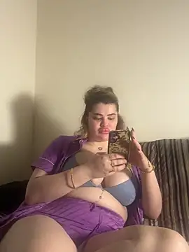 aydabella7777 online show from December 14, 2025, 7:51 pm