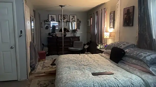 Snapshot of sexyred77713 chatting on February 6, 2026, 10:24 pm sexyred77713 online show from February 6, 2026, 10:24 pm