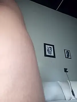 MadamPinky online show from April 14, 2026, 2:12 pm