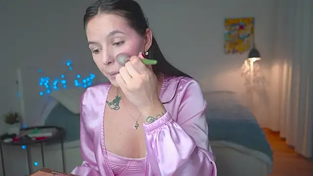 EwelynScott online show from October 19, 2025, 5:13 pm