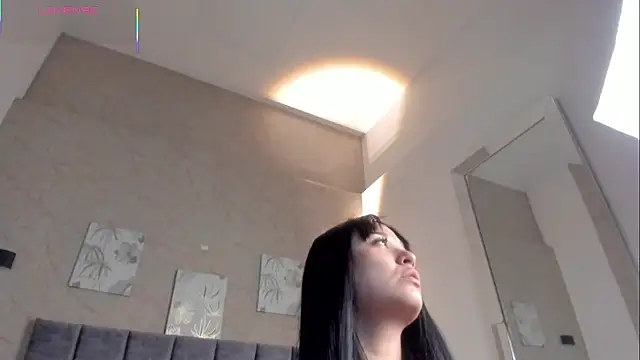 Lunaa bellaa online show from October 30, 2025, 5:57 pm