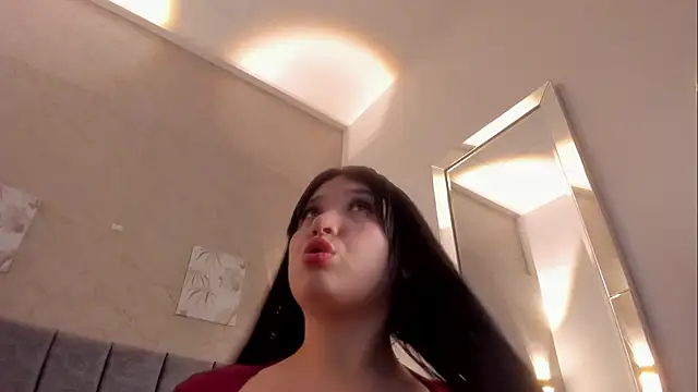 Lunaa bellaa online show from February 23, 2026, 7:33 pm