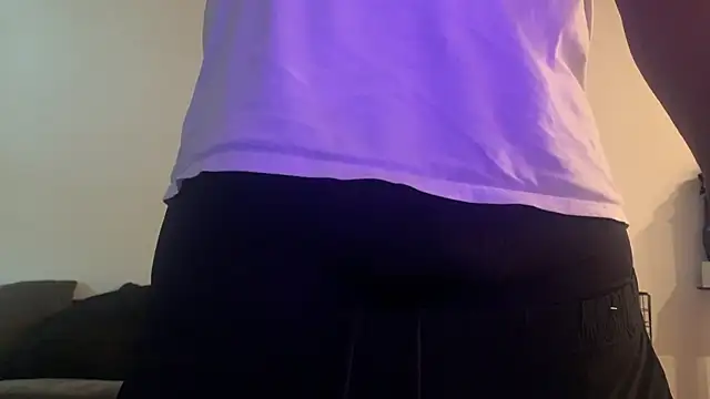 sneakdalink online show from November 15, 2025, 3:52 pm