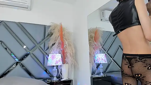 Milan LewisS online show from November 6, 2025, 12:06 pm