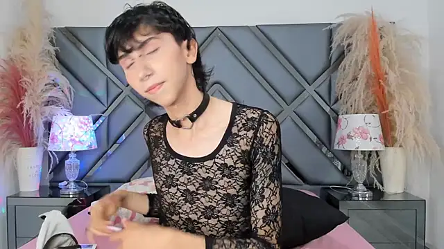 Milan LewisS online show from November 8, 2025, 12:05 pm