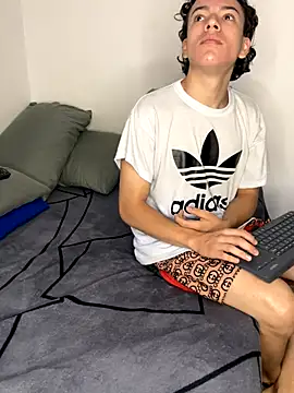 Snapshot of Master_Leonardo chatting on September 27, 2025, 3:17 pm Master Leonardo online show from September 27, 2025, 3:17 pm