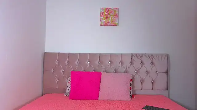 cuteeimy online show from September 12, 2025, 4:51 pm