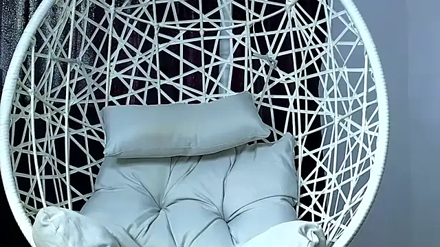 cuteeimy online show from November 5, 2025, 7:14 pm