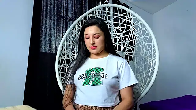 cuteeimy online show from November 12, 2025, 7:13 pm