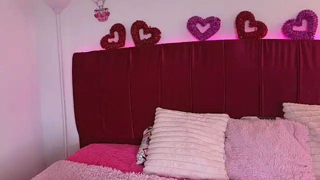 cuteeimy online show from February 12, 2026, 7:20 pm