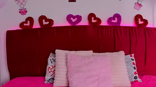 cuteeimy online show from February 17, 2026, 6:14 pm