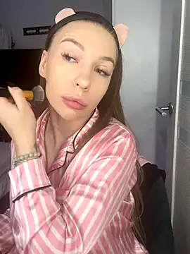 Snapshot of AlysonHuxley_ chatting on September 19, 2025, 9:15 pm AlysonHuxley  online show from September 19, 2025, 9:15 pm