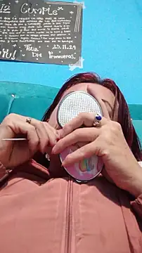 carolinhe  online show from November 28, 2025, 4:26 am