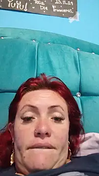 carolinhe  online show from December 2, 2025, 2:45 pm