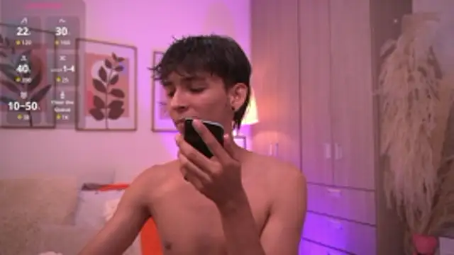 Sebas cat online show from December 18, 2025, 1:44 am