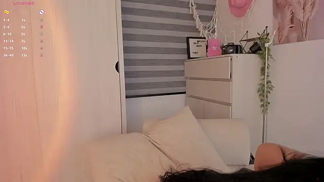 EmmyKenner online show from September 23, 2025, 11:02 am