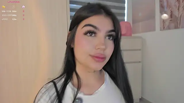 EmmyKenner online show from September 26, 2025, 11:25 am