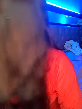 HotLaurha online show from November 25, 2025, 4:12 am