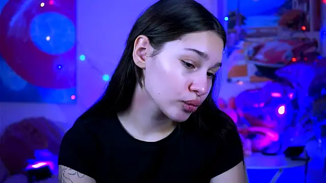 KimClarks  online show from September 20, 2025, 5:03 pm