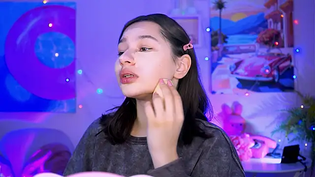 KimClarks  online show from November 13, 2025, 12:26 pm