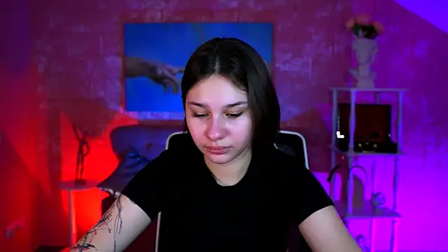 KimClarks  online show from April 3, 2026, 5:00 pm