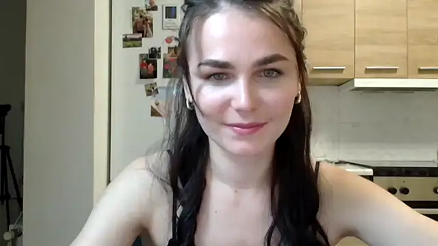 Silviaa a online show from October 13, 2025, 7:36 pm