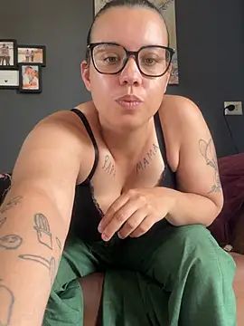 mysteriousmilf online show from June 26, 2026, 9:14 am