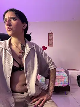 Scaarlettfox online show from April 7, 2026, 2:34 am