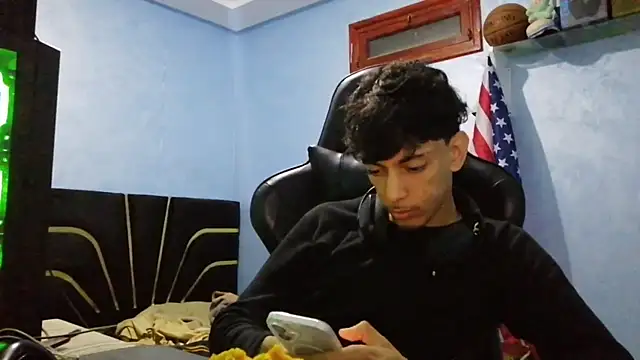 Snapshot of Dark_DesireX chatting on February 19, 2026, 9:33 pm Dark DesireX online show from February 19, 2026, 9:33 pm