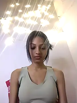 Your-Kitkat online show from November 18, 2025, 7:40 pm