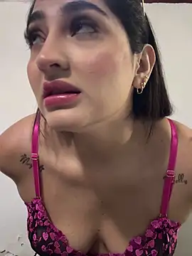 JasmineRhodes online show from April 15, 2026, 1:07 pm