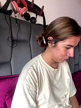 AllieYourGirl online show from December 19, 2025, 1:40 pm