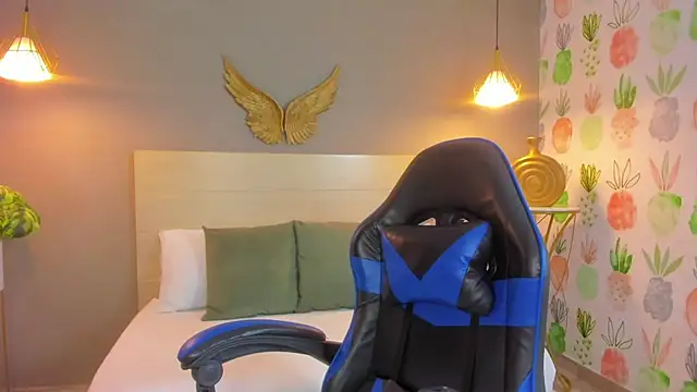 kitty sweeety  online show from April 14, 2026, 12:55 pm