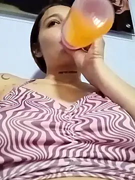 Arii collins1 online show from November 27, 2025, 5:48 pm