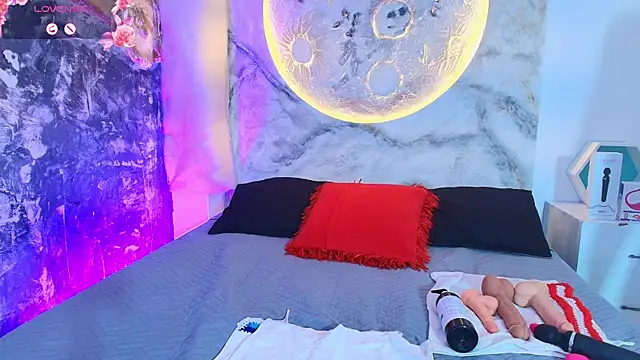 KrystalEvans online show from September 10, 2025, 8:31 pm